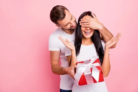 Valentine's Day Gift Guide 2021, Top 10 wholesale items to gift loved ones from BulkApparel clothing wholesaler 