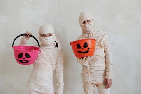 Spooktacular DIY Costume Ideas For Halloween with bulkapparel basics featuring this super easy mummy costume. 